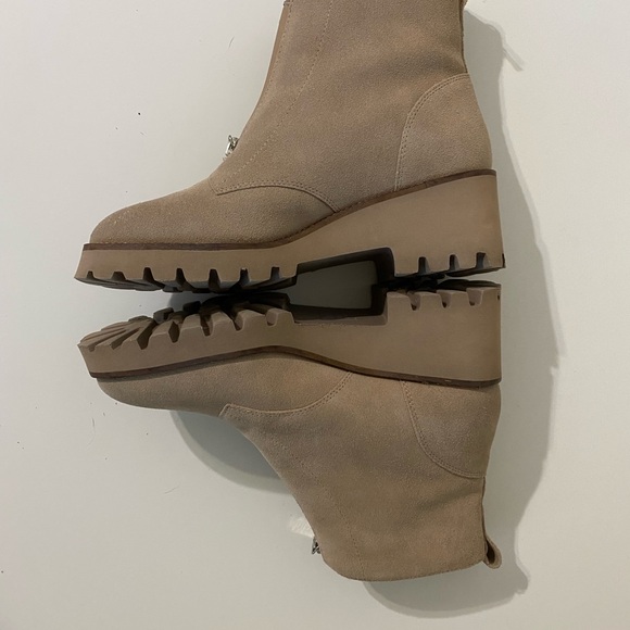 Blond Women’s Tan Wedge Boots - Picture 1 of 7